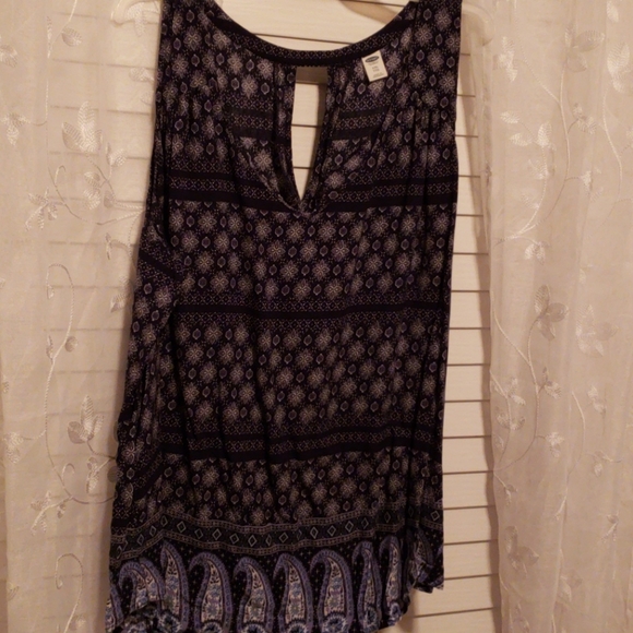 Old Navy keyhole tank top - Picture 3 of 3